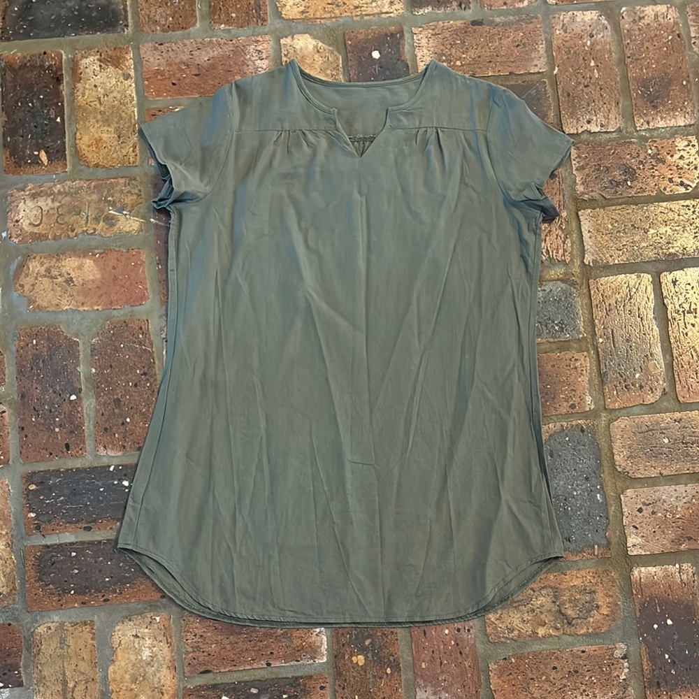 Green Mini Dress with Cap Sleeves and Relaxed Fit